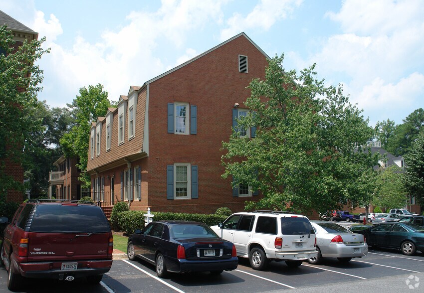 750 Hammond Dr NE, Atlanta, GA à vendre - Photo du bâtiment - Image 3 de 3