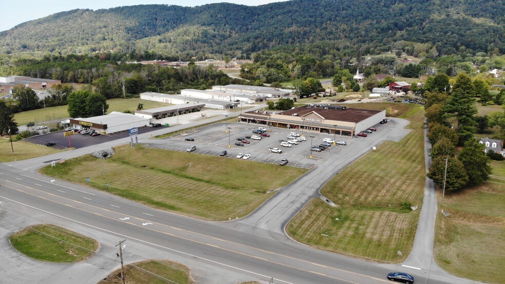 1240 Middlesboro Hwy, LaFollette, TN à louer - Photo du bâtiment - Image 1 de 24