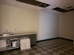 80 Monroe Ave, Memphis, TN for lease Interior Photo- Image 1 of 3