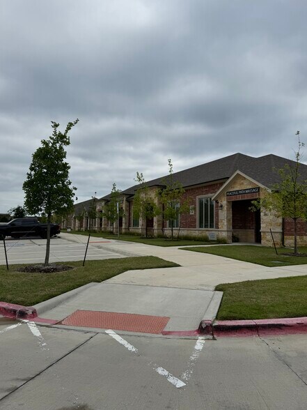 400 Stonebrook Pky, Frisco, TX à louer - Photo du bâtiment - Image 3 de 6