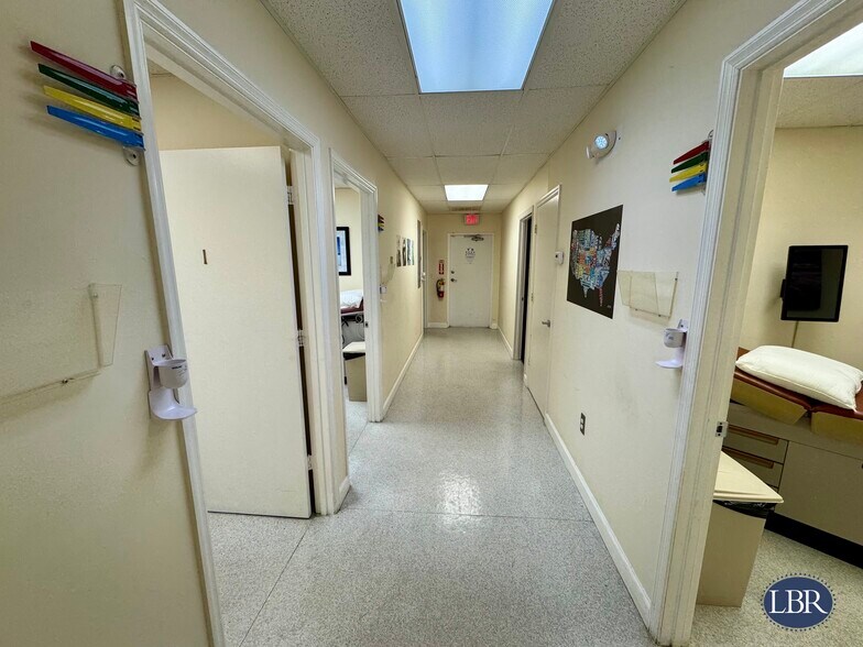 8000 Ron Beatty Blvd, Micco, FL à louer - Photo du bâtiment - Image 2 de 8