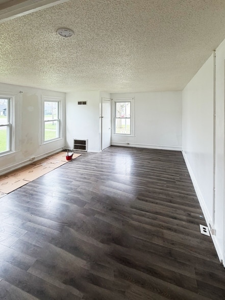 112 W Clinton St, Augusta, MI à vendre - Photo du bâtiment - Image 2 de 7