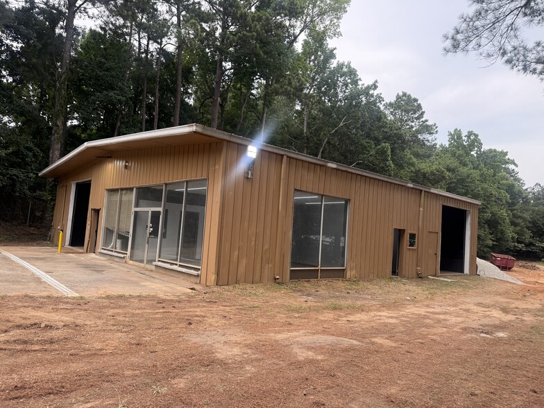 1350 Commerce Dr, Stockbridge, GA à louer - Photo du bâtiment - Image 1 de 17