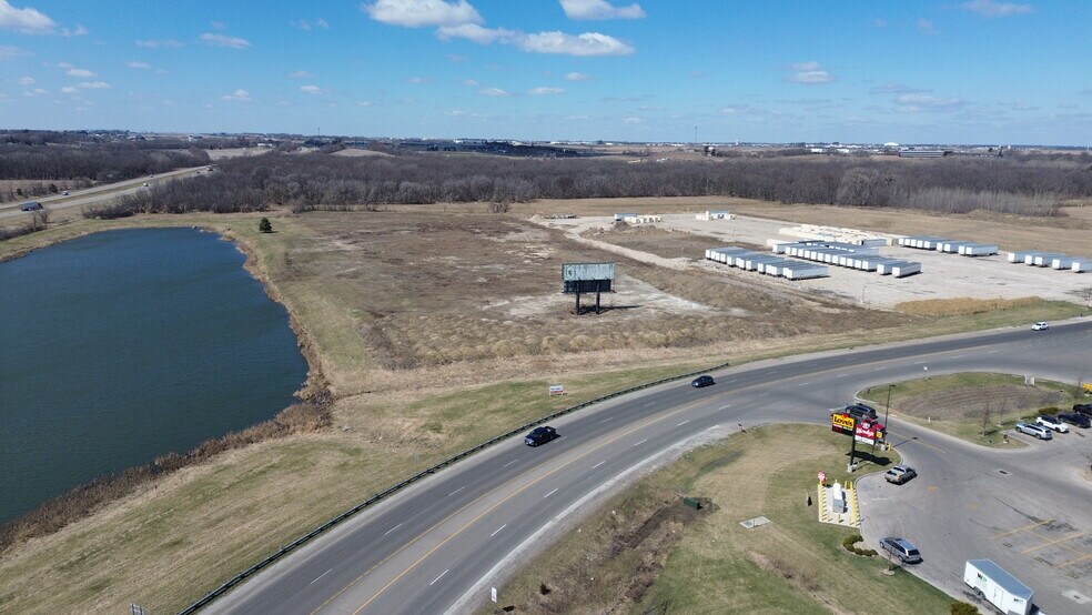 Greyhound Drive, Waterloo, IA à vendre - Photo du bâtiment - Image 3 de 9