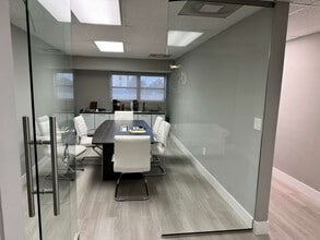 5245 NW 36th St, Miami Springs, FL for lease Interior Photo- Image 1 of 7