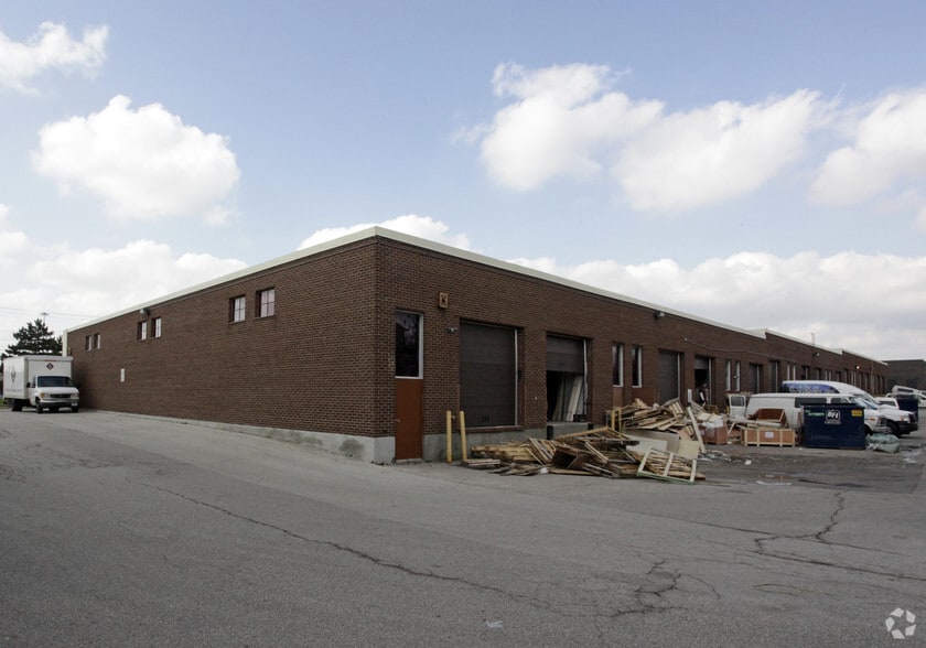 285-311 Norfinch Dr, Toronto, ON à louer - Photo du bâtiment - Image 2 de 3