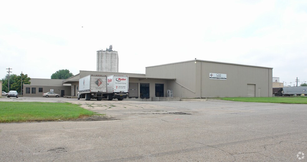 713 SE 8th Ave, Topeka, KS for sale - Primary Photo - Image 1 of 6
