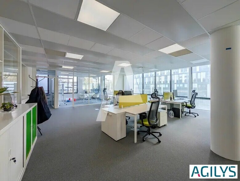 Office in Massy for lease - Interior Photo - Image 3 of 12