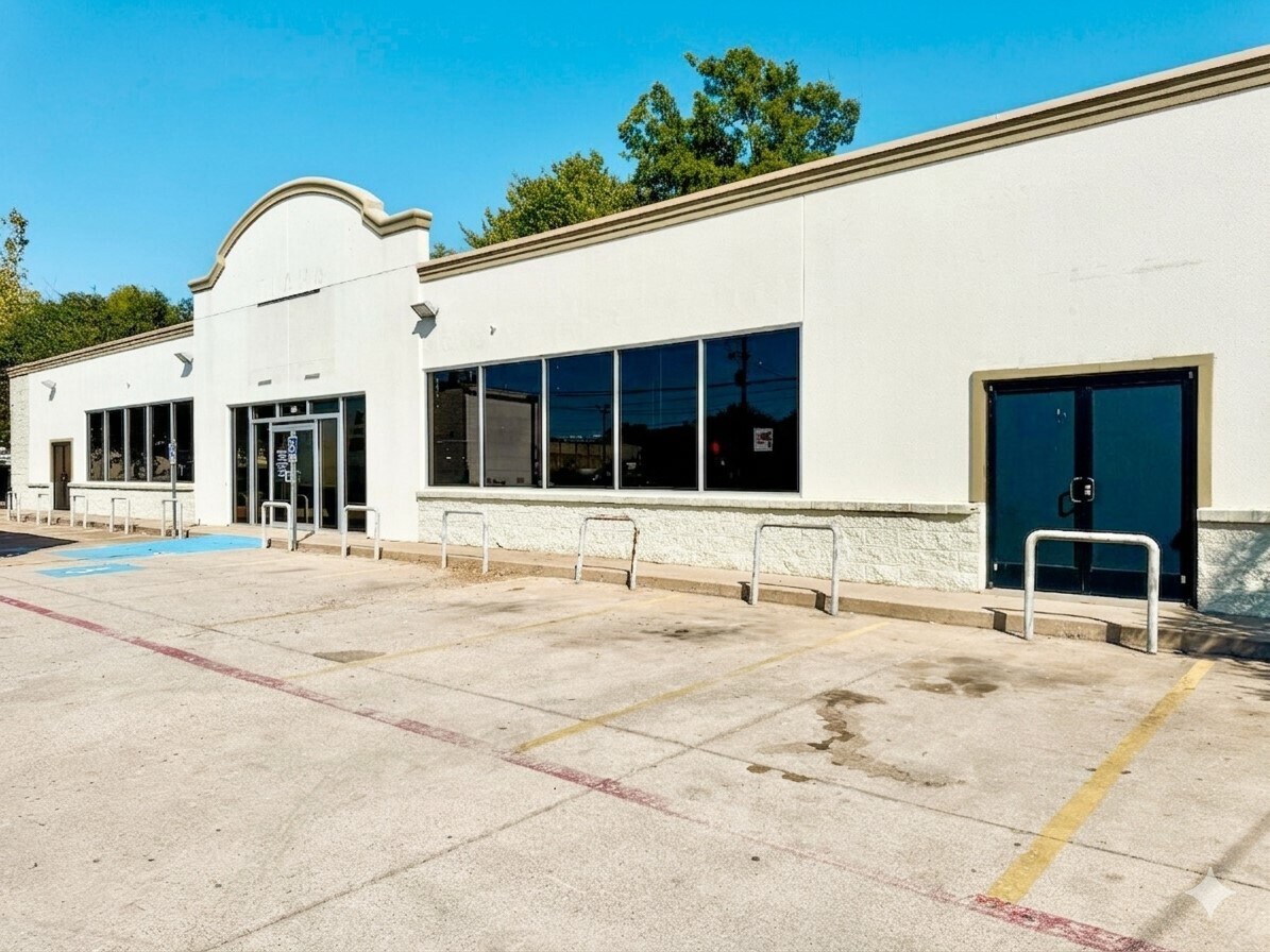 112 N Beach St, Fort Worth, TX à louer Photo principale- Image 1 de 10