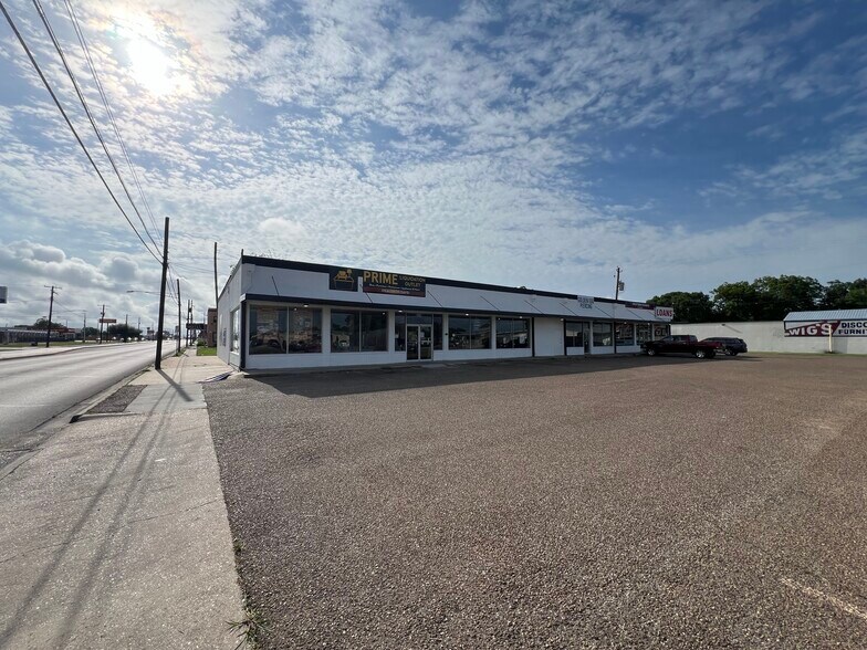701 E Rio Grande St, Victoria, TX à vendre - Photo du bâtiment - Image 3 de 11
