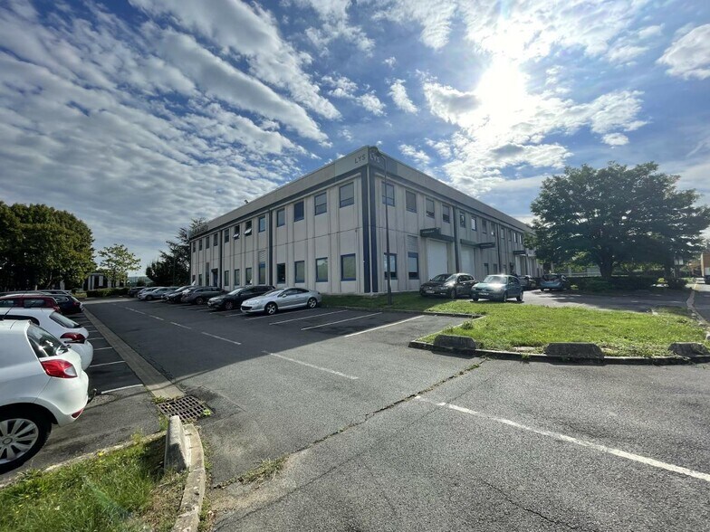 Flex dans Villebon-sur-Yvette à louer - Photo du bâtiment - Image 2 de 16