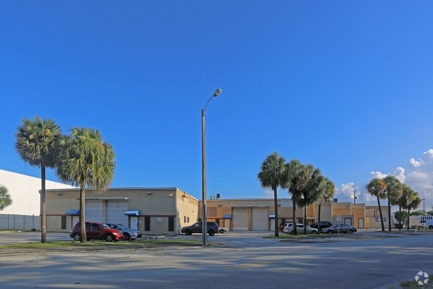 1301-1357 NW 155th Dr, Miami, FL for lease - Primary Photo - Image 1 of 3