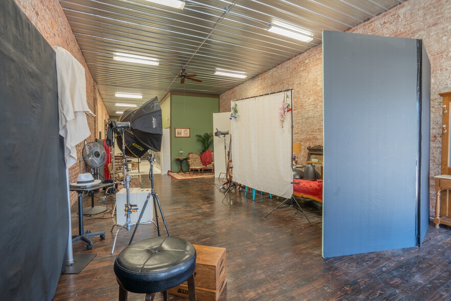 207 S Railroad St, Brookston, IN à vendre - Photo principale - Image 2 de 43