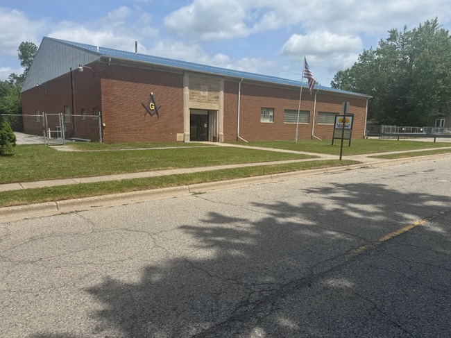 Plus de détails pour 810 North St, Mount Morris, MI - Spécialité à vendre