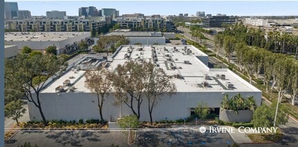 2640 Main St, Irvine, CA à louer Photo du bâtiment- Image 2 de 5