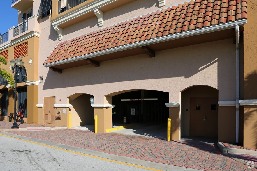 120-140 S Indian River Dr, Fort Pierce, FL à louer - Photo du bâtiment - Image 2 de 71