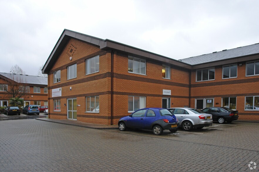 Hussar Ct, Waterlooville à vendre - Photo du bâtiment - Image 2 de 7