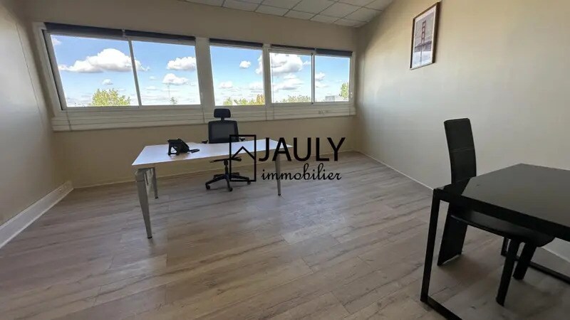 Office in Quincy-Voisins for lease - Interior Photo - Image 3 of 15