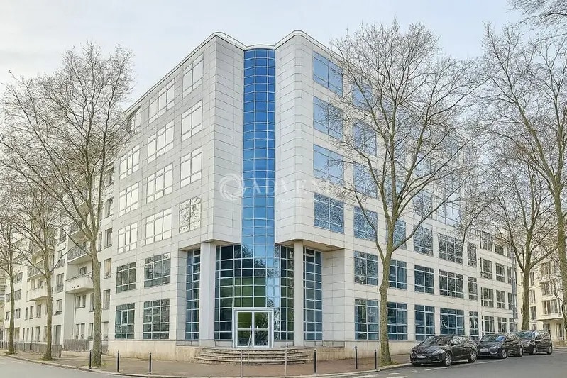 Office in Issy-les-Moulineaux for lease - Building Photo - Image 2 of 5