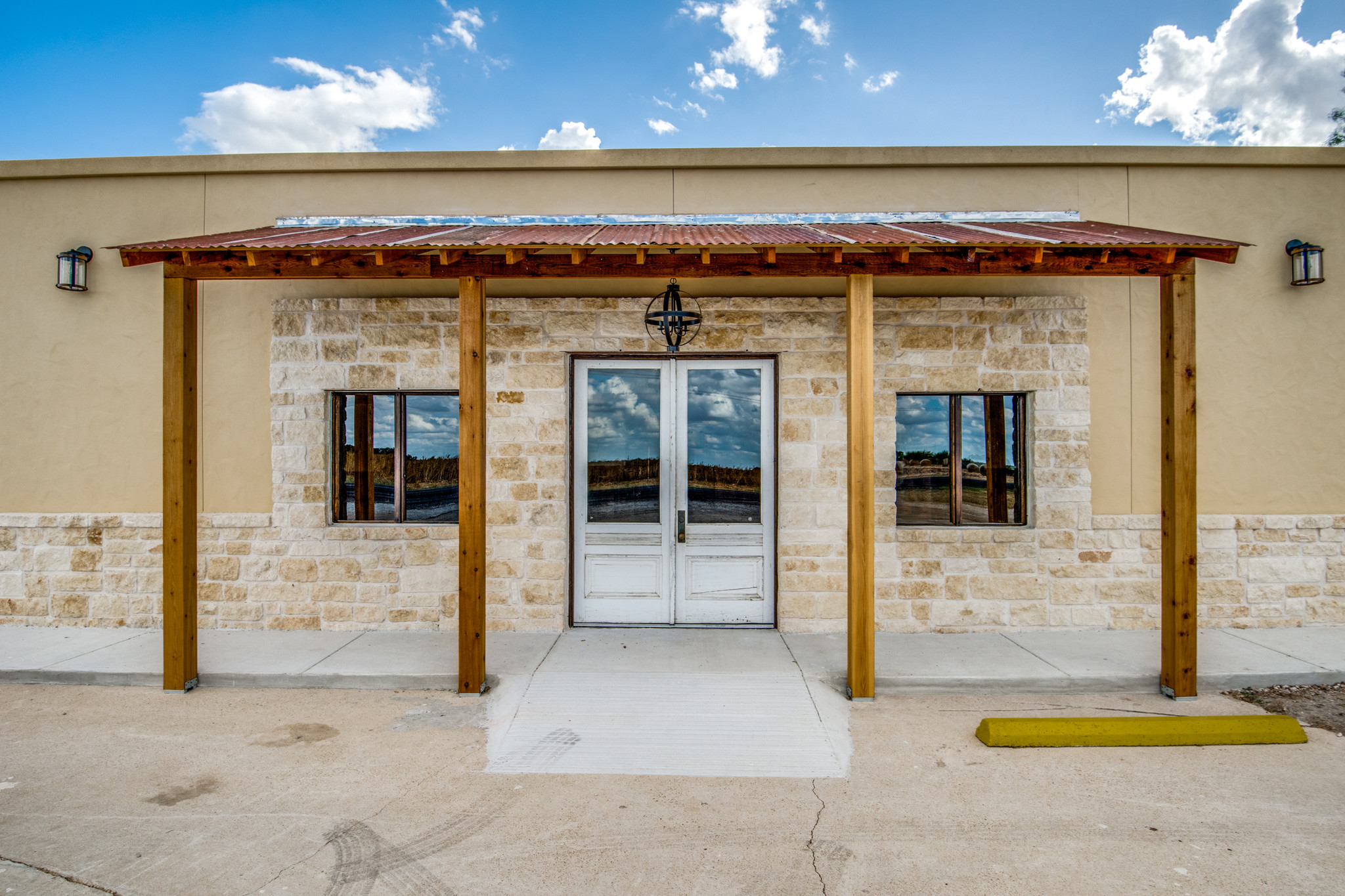 1721 TX-173, Devine, TX for sale Building Photo- Image 1 of 1