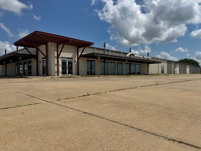 Plus de détails pour 1450 N 2nd St, Cherokee, IA - Local d'activités à louer