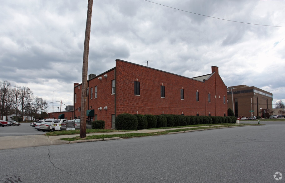 1023-1119 E Wendover Ave, Greensboro, NC for lease - Building Photo - Image 2 of 4