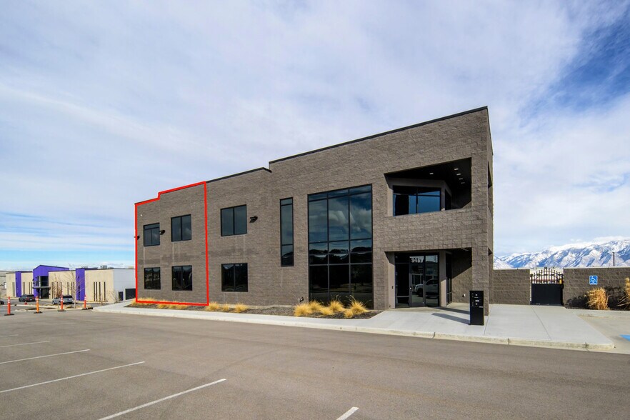 9489 S 6400 W, West Jordan, UT à louer - Photo du bâtiment - Image 3 de 8