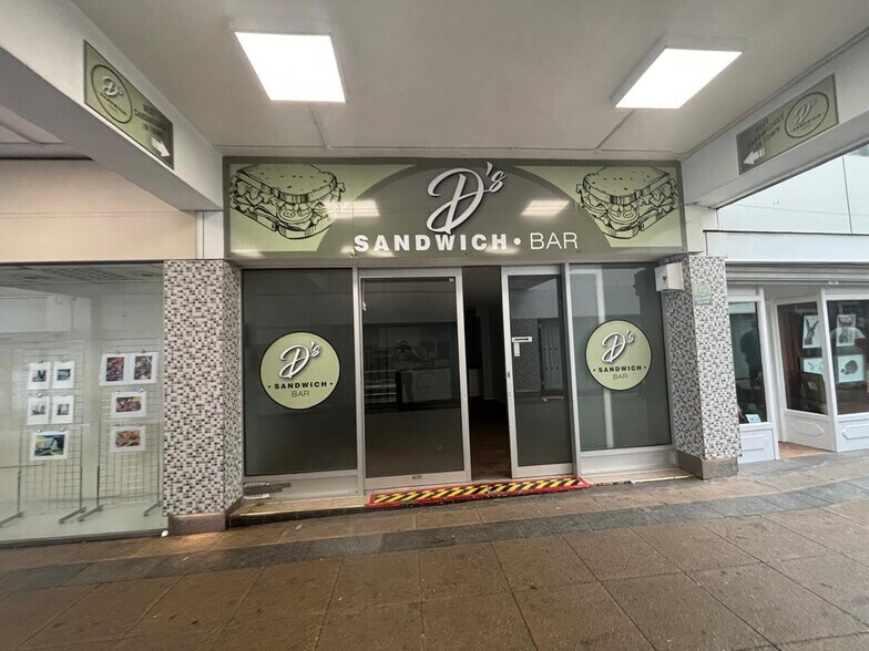 1-18 Church Arcade, Bedford à louer - Photo du bâtiment - Image 2 de 60