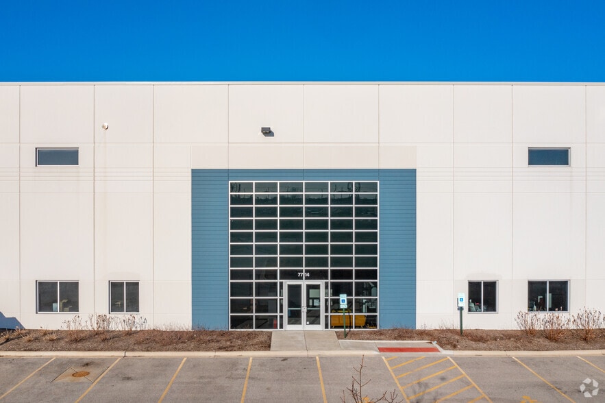 7720 N Lehigh Ave, Niles, IL for lease - Building Photo - Image 3 of 6