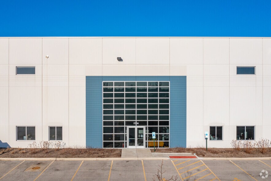 7720 N Lehigh Ave, Niles, IL à louer - Photo du bâtiment - Image 3 de 6