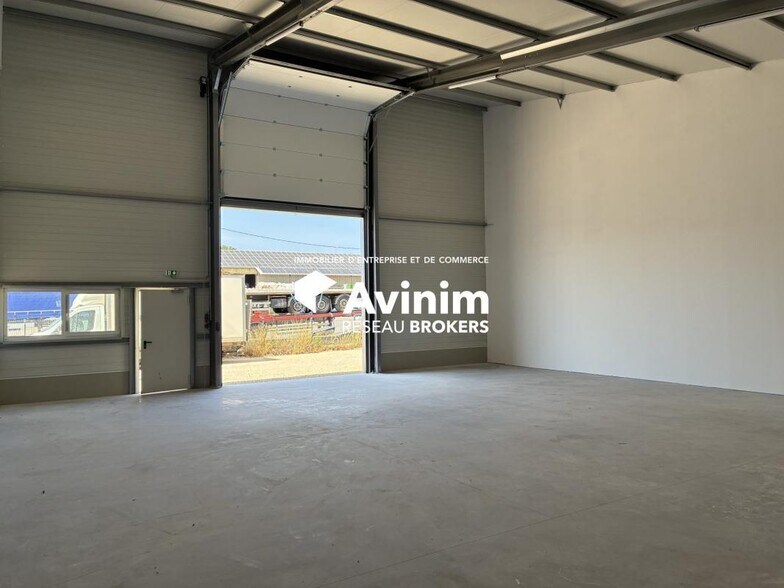 Industrial in Rognac for lease - Interior Photo - Image 2 of 8