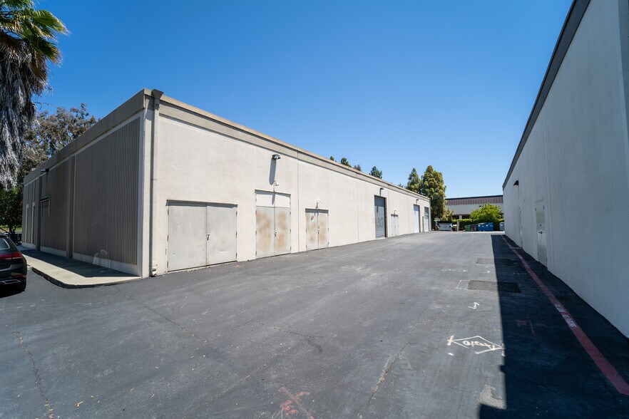 1296-1306 Reamwood Ave, Sunnyvale, CA à louer - Photo du bâtiment - Image 2 de 13