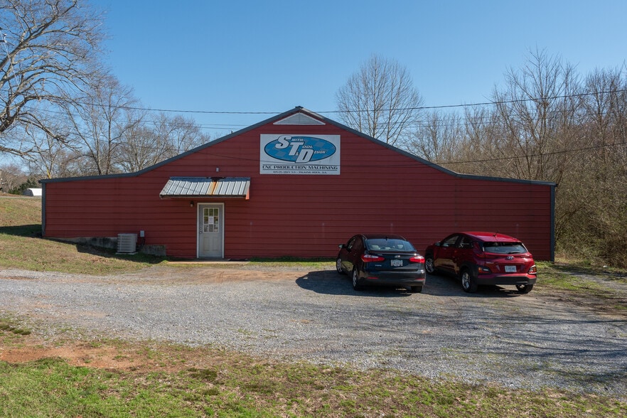 10535 Highway 53 W, Talking Rock, GA for sale - Primary Photo - Image 1 of 49