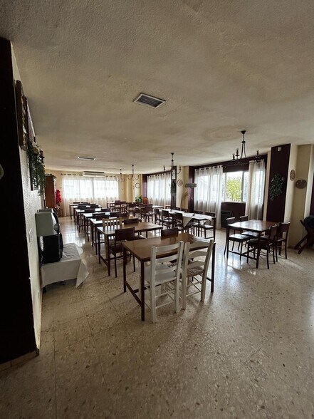 Retail in Córdoba for lease - Building Photo - Image 2 of 19