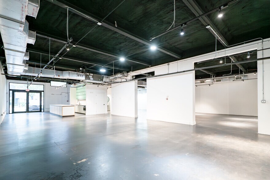 340 NE 61st St, Miami, FL à louer - Photo du bâtiment - Image 3 de 8