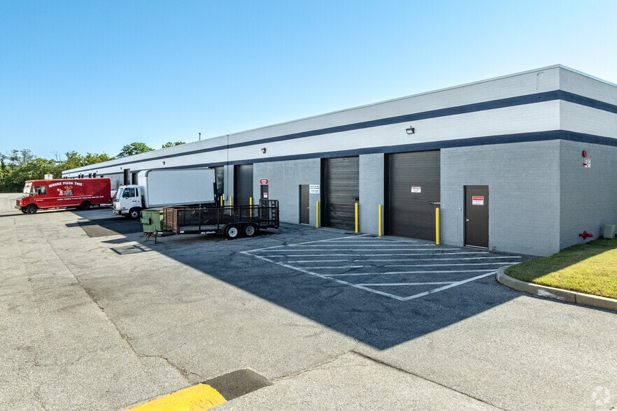 806 Barkwood Ct, Linthicum, MD à louer - Photo du bâtiment - Image 2 de 4