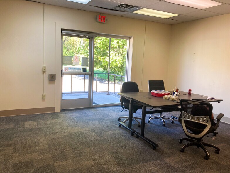 510 W Union St, Athens, OH à vendre - Photo du bâtiment - Image 2 de 14