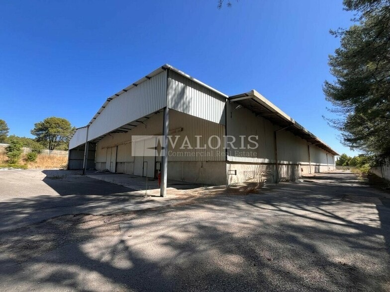 Industrial in Bouc-Bel-Air for lease - Building Photo - Image 1 of 9