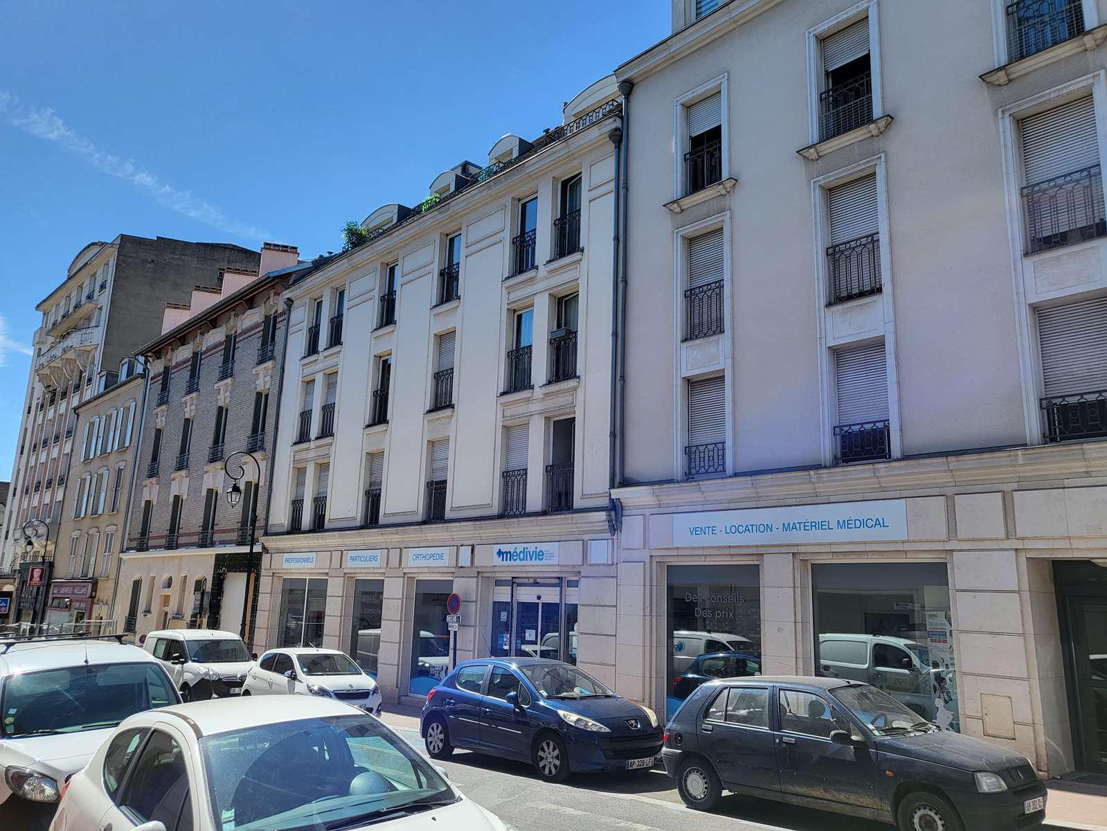 Commerce de détail dans Clamart à louer Photo du bâtiment- Image 1 de 5