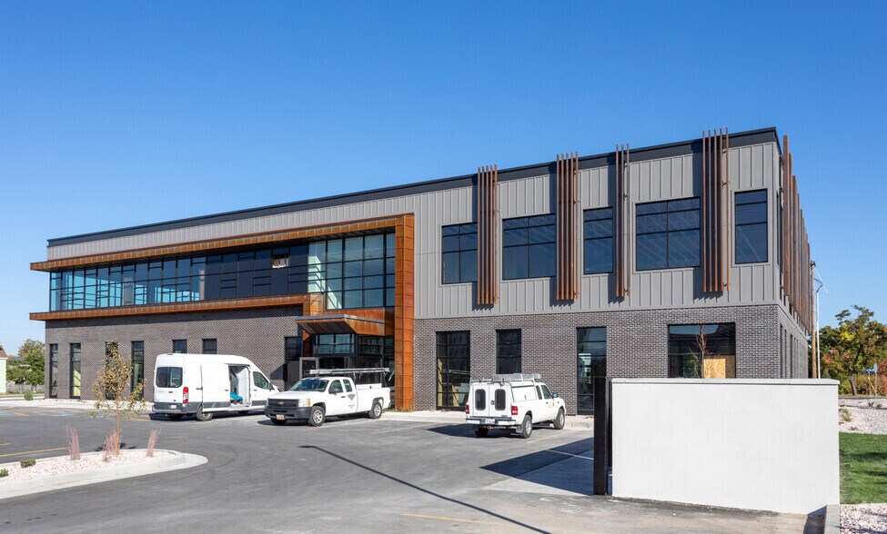 74 E 400 S, Logan, UT à vendre - Photo du bâtiment - Image 3 de 13