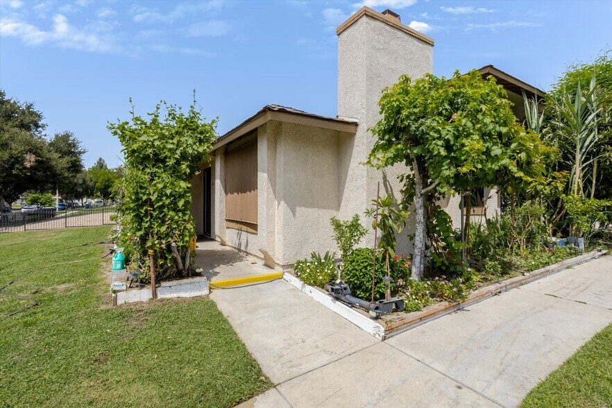 1140 Oxford Dr, Redlands, CA à vendre - Photo du bâtiment - Image 3 de 38