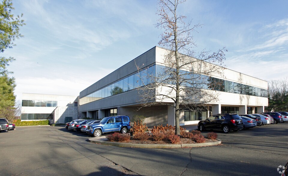 90 Grove St, Ridgefield, CT à vendre - Photo du bâtiment - Image 1 de 21