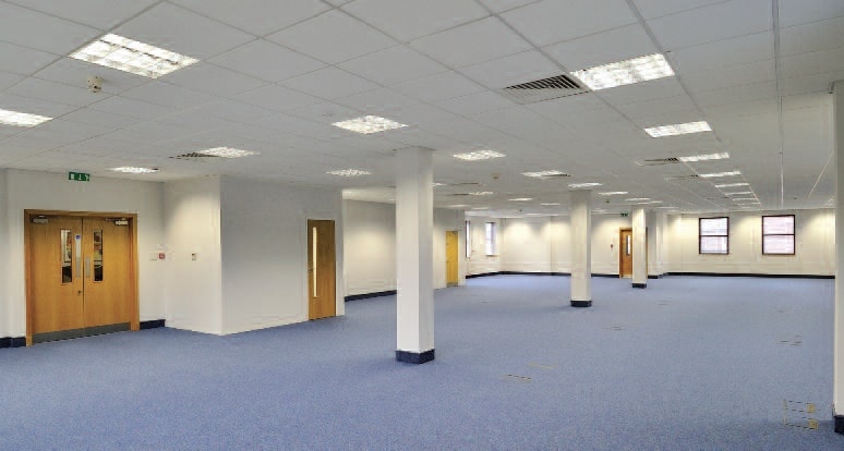 145 Washway Rd, Sale à louer - Photo intérieure - Image 2 de 5