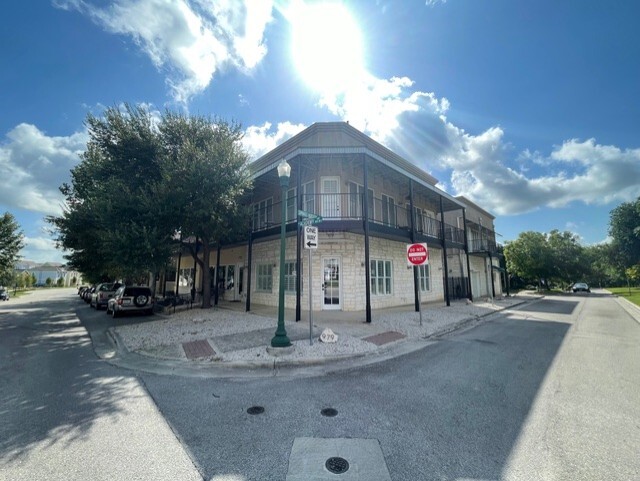 979 N Academy Ave, New Braunfels, TX for lease Primary Photo- Image 1 of 9
