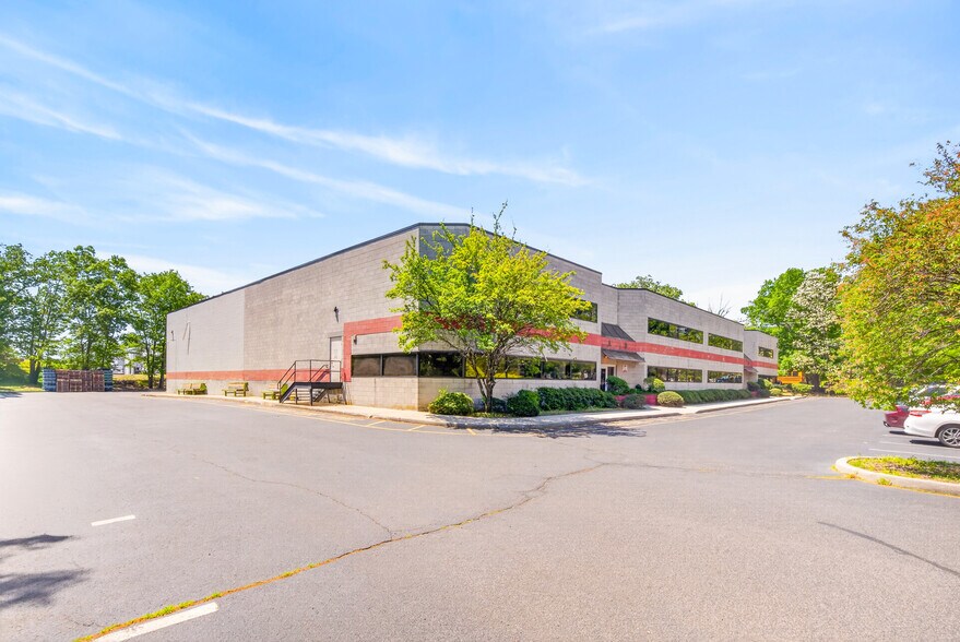2 Meridian Rd, Eatontown, NJ à louer - Photo du bâtiment - Image 2 de 5