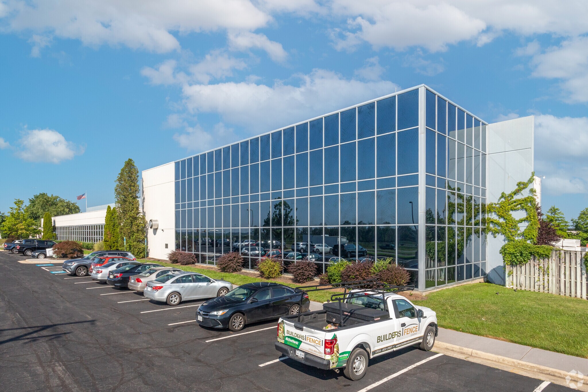 44330 Mercure Cir, Dulles Town Center, VA à louer Photo du bâtiment- Image 1 de 10