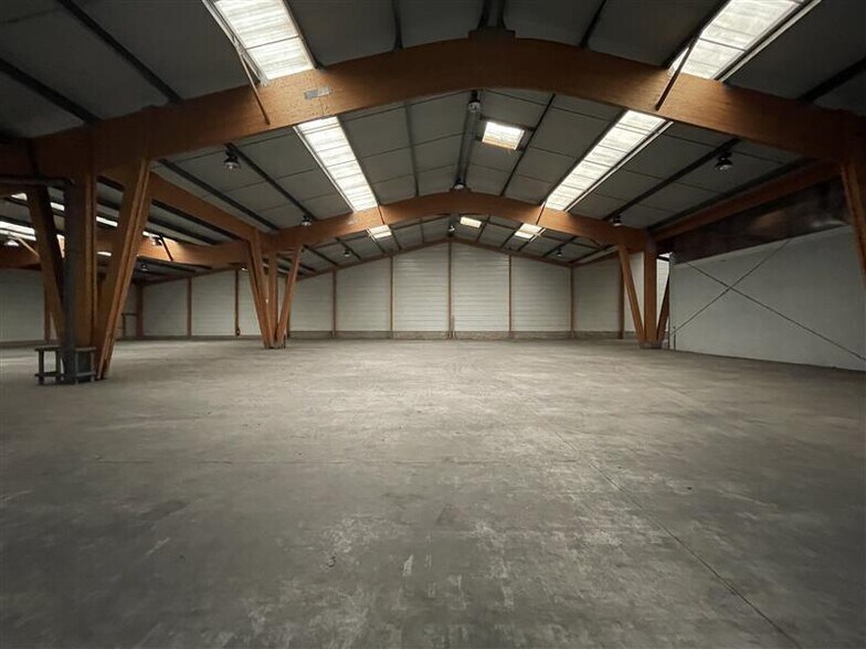 Industrial in Saint-Jean-de-Braye for lease - Building Photo - Image 2 of 12