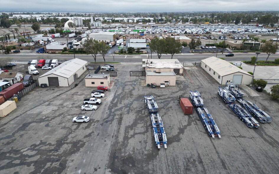 14965 Slover Ave, Fontana, CA à louer - Photo du bâtiment - Image 1 de 4