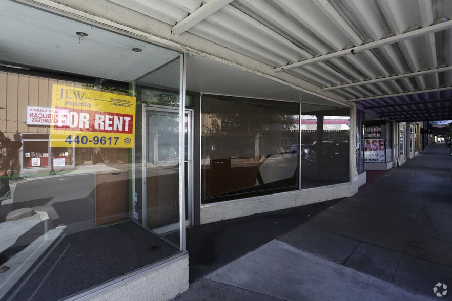 507 SE Jackson St, Roseburg, OR for lease - Building Photo - Image 3 of 3