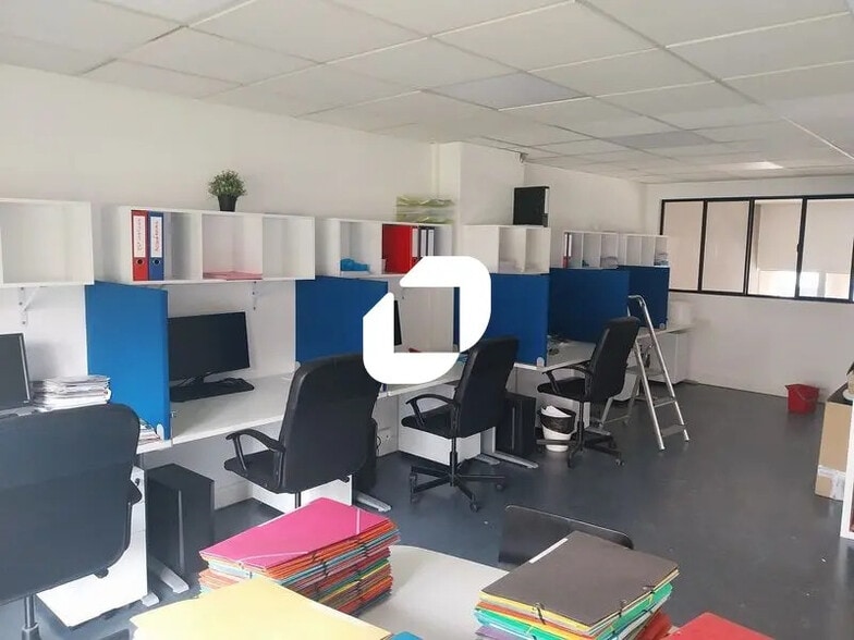 Bureau dans Montigny-le-Bretonneux à louer - Photo intérieure - Image 3 de 7